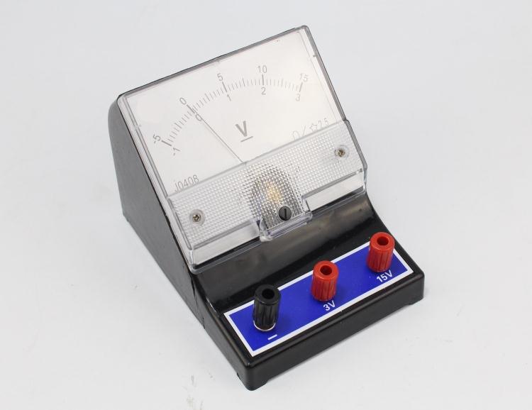 实验仪器：电压表